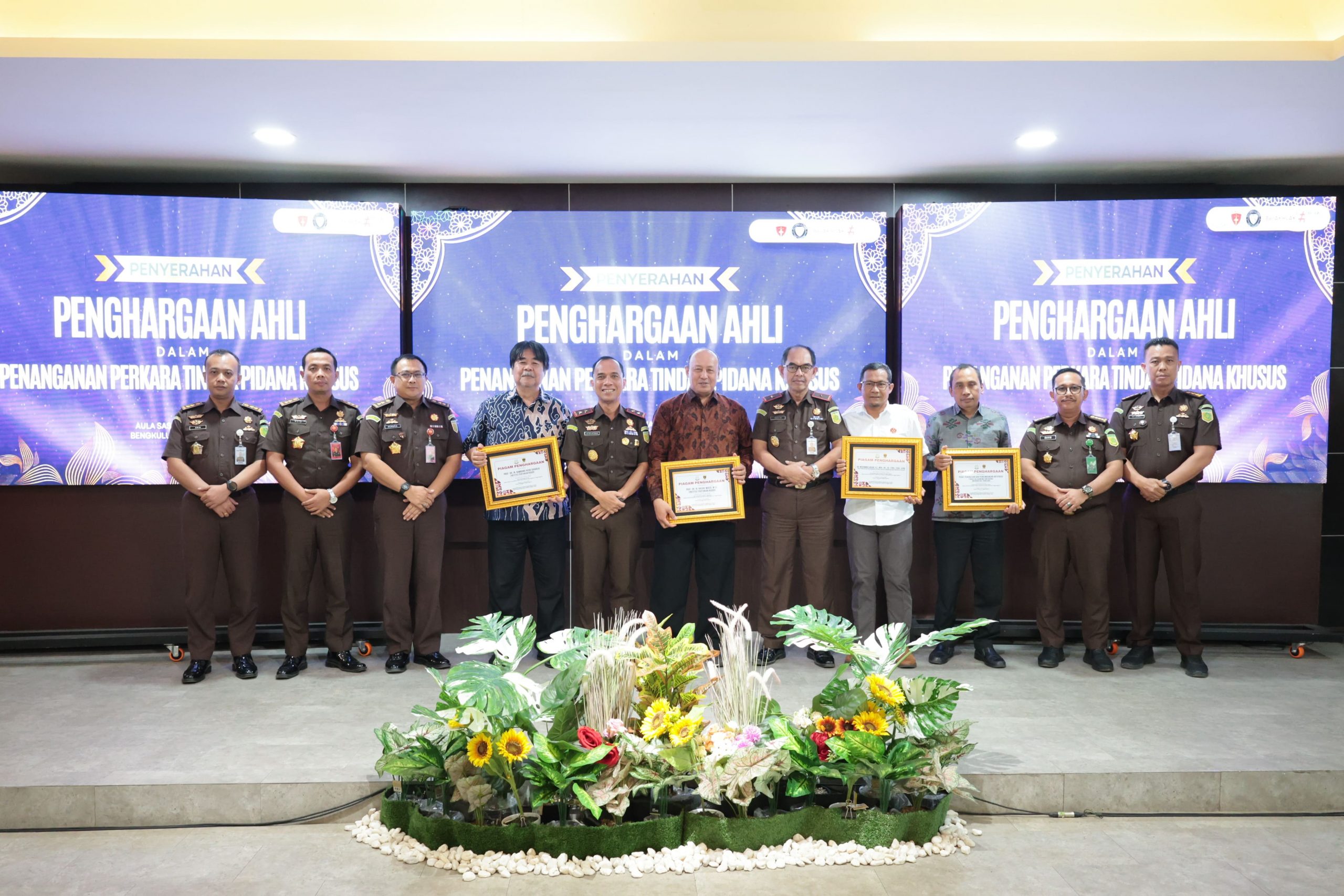 Kejati Bengkulu Gelar Syukuran Kinerja 2025 dan Berikan Penghargaan kepada Ahli Tindak Pidana Khusus