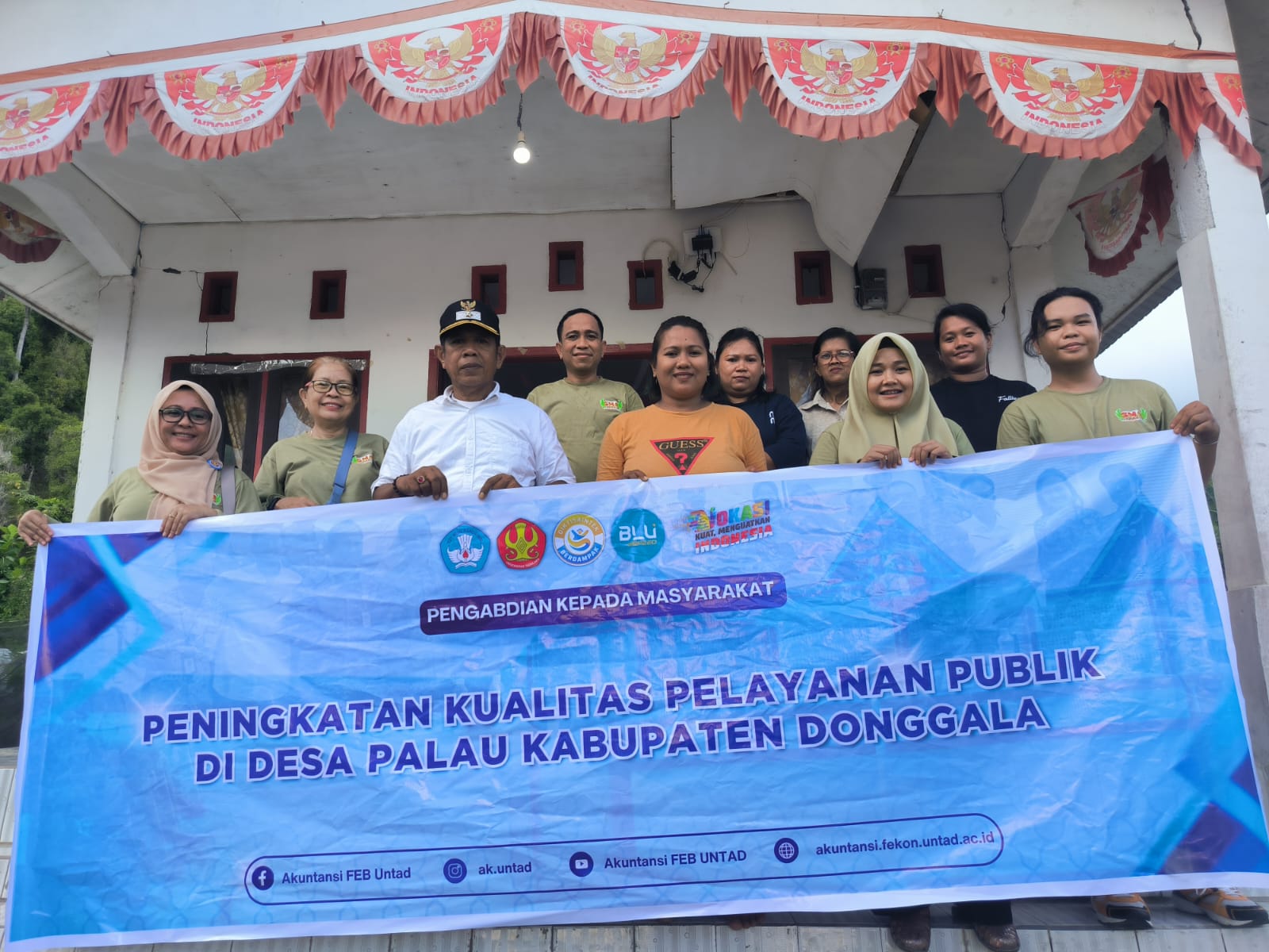 FEB Untad Gelar Pengabdian Masyarakat Terpadu di Desa Palau: Dari Tata Kelola Pelayanan hingga Keuangan UMKM